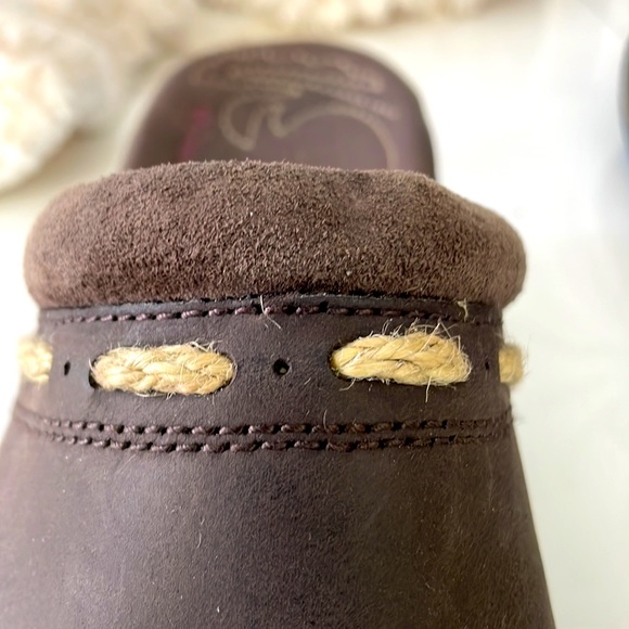 Columbia Ladies Brown Clogs. Size 7. - Picture 11 of 11